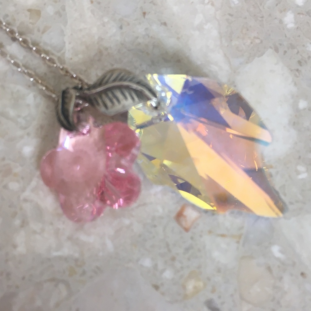 🌸 Iridescent Crystal Leaf & Pink Flower Necklace